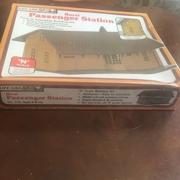 Life-Like N Scale Rural Passenger Station Model Kit - Picture 2 of 5